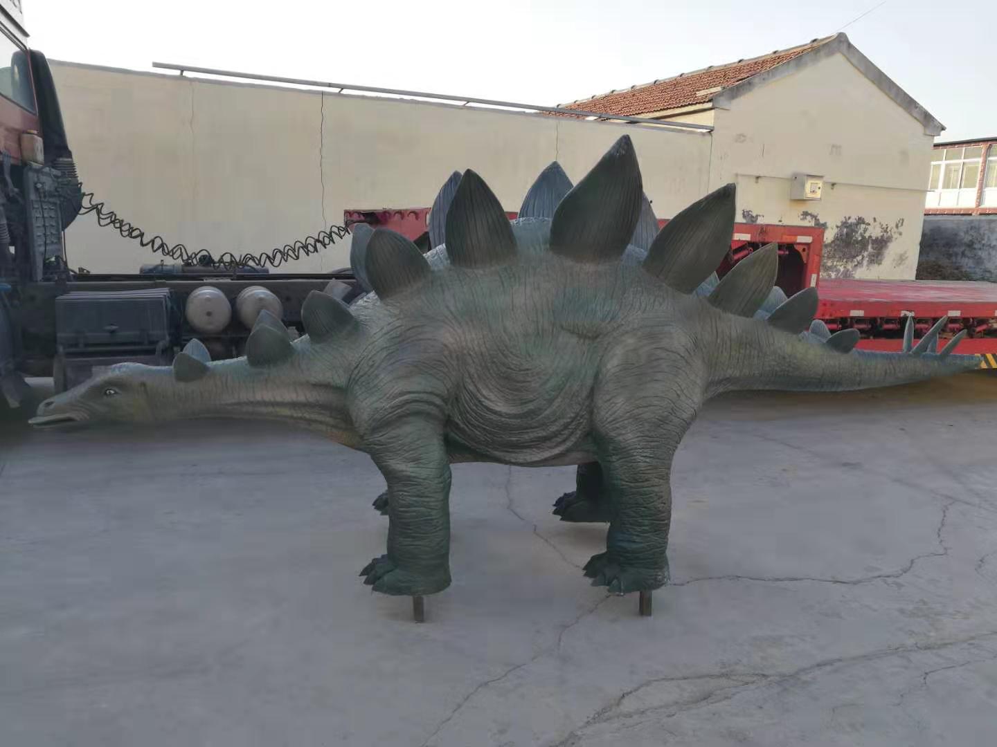 恐龍雕塑項目部分完工，出廠安裝（組圖）。