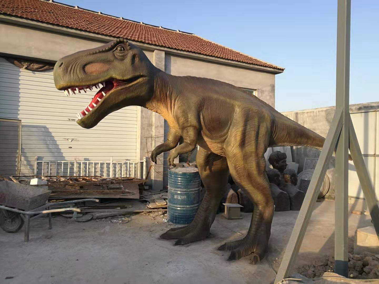 恐龍雕塑項目部分完工，出廠安裝（組圖）。