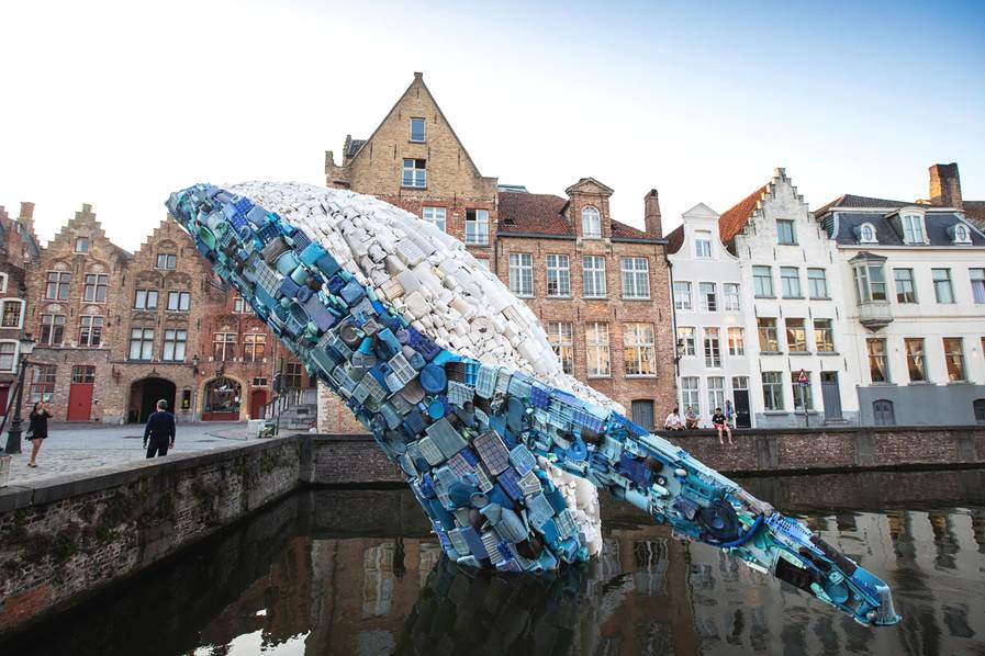5噸海洋垃圾做成的“鯨魚”雕塑，環保與藝術的完美結合（組圖）