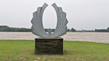 不銹鋼雕塑“黃河之翼”_濱州宏景雕塑有限公司